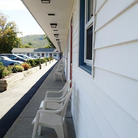 Monument Mountain Motel Great Barrington Exterior foto