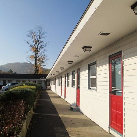 Monument Mountain Motel Great Barrington Exterior foto