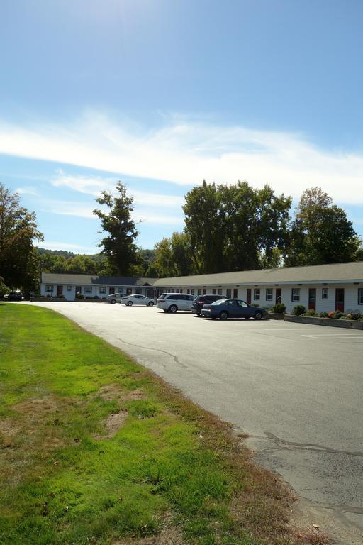 Monument Mountain Motel Great Barrington Exterior foto