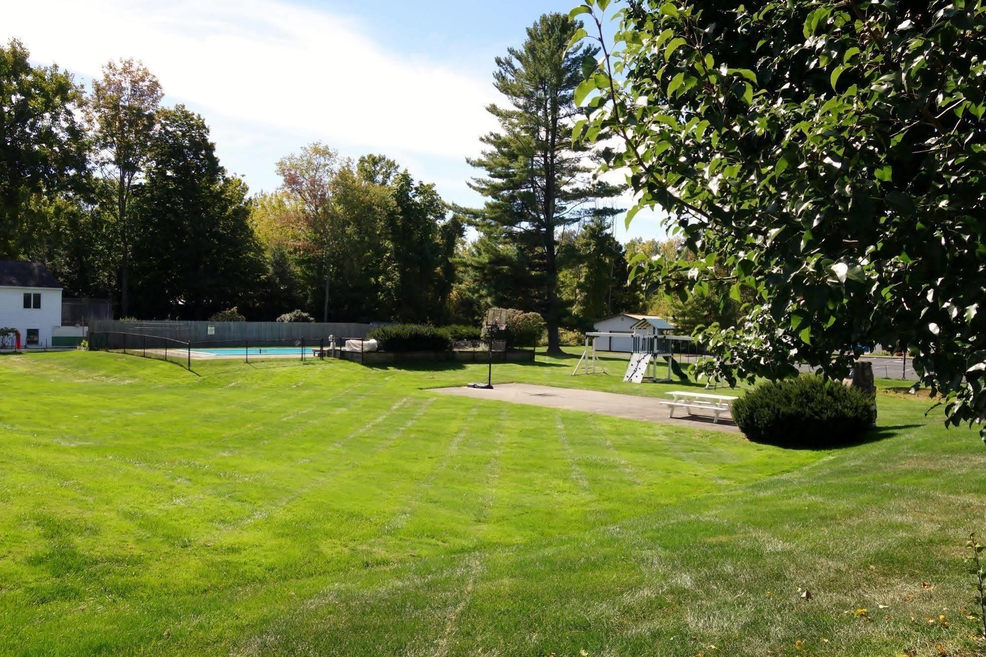 Monument Mountain Motel Great Barrington Exterior foto